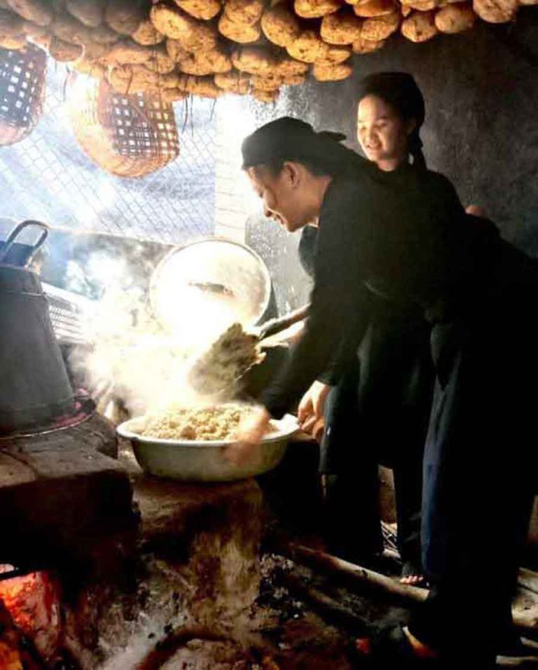 Tóm tắt cách nấu rượu men lá của người vùng cao